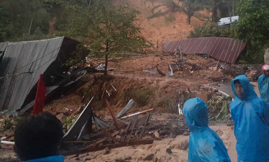 Tanah Longsor Akibatkan 1 Warga Meninggal dan Kerusakan Rumah di Toraja Utara