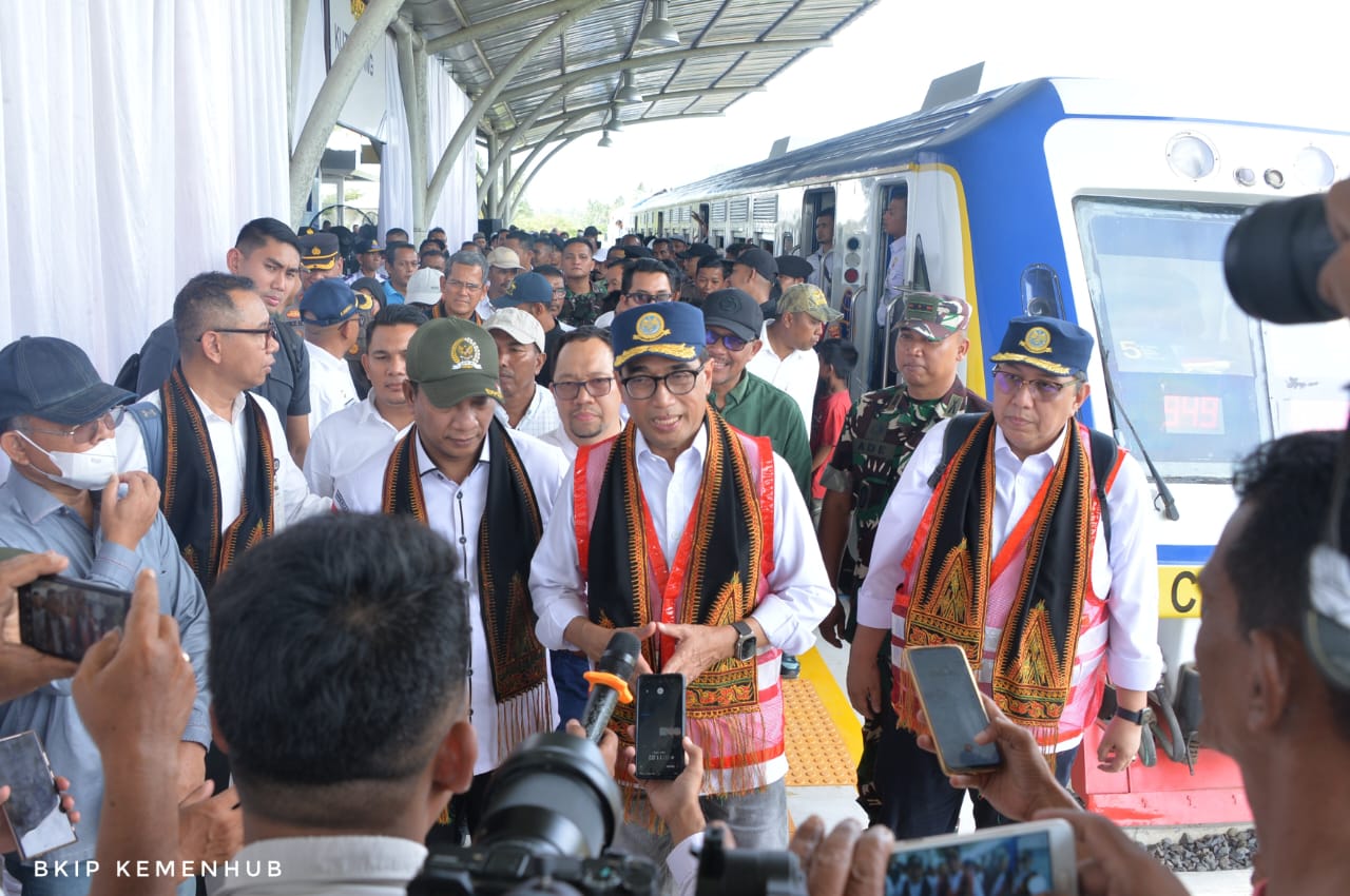 Menhub Cek Perkembangan Pembangunan Jalur Kereta Api di Aceh