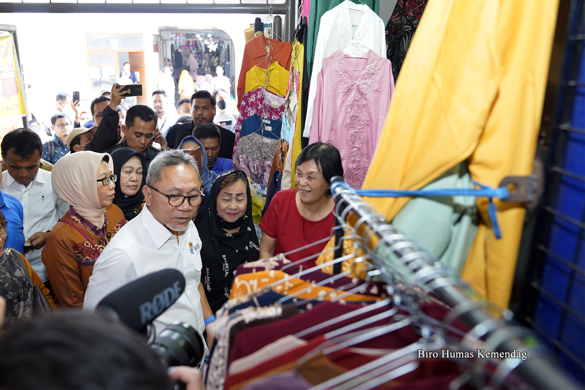 Zulkifli Hasan Tinjau Aktivitas Perdagangan di Pasar Johar